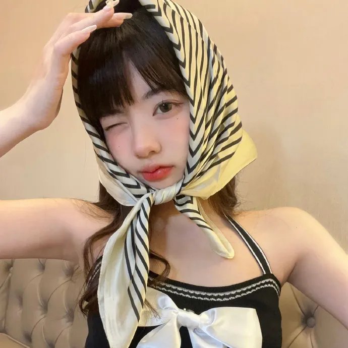 俏皮女学生